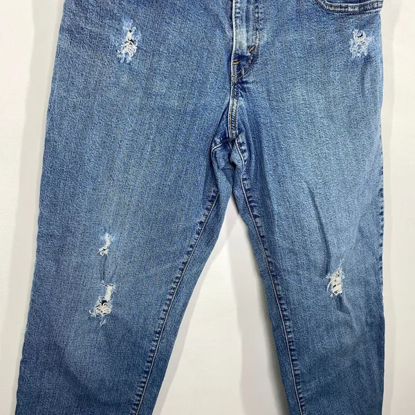 Levis 550 Relaxed Tapered Light Wash Distressed Jeans Womens 4‎ Short 4S Blue - Image 4