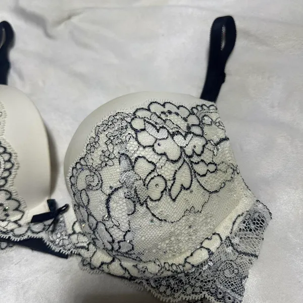 Victoria’s Secret Push Up White and Black lace and crystal details bra #lingerie - Image 2