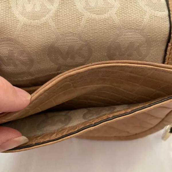Michael Kors crossbody - Image 4