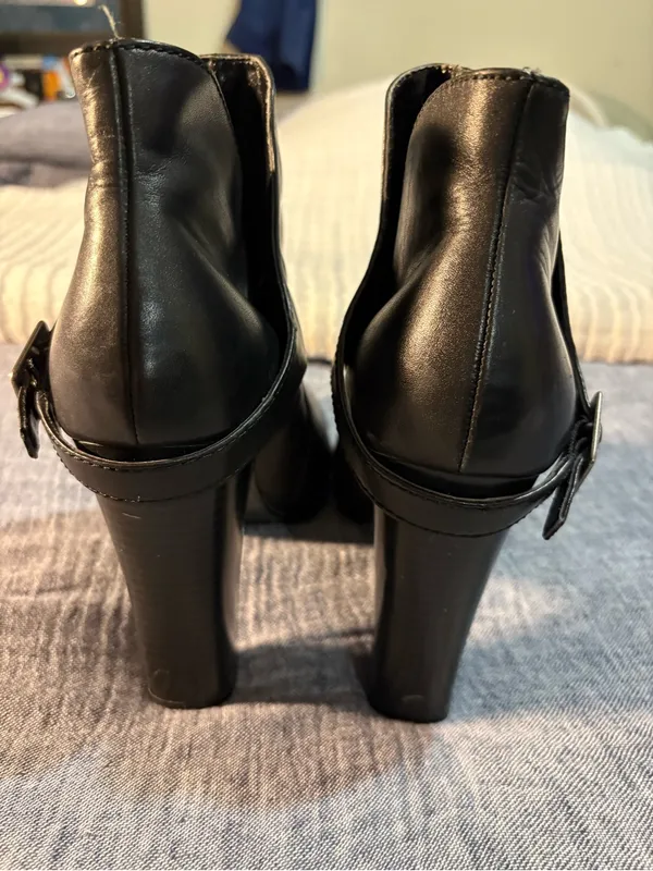 Vera Wang Black Leather Block Heel Ankle Boots - Image 4