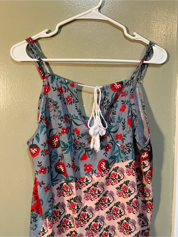 Womens Sz Medium Tank Top Keyhole Tassel Tie Blue Gray Red Pink Floral Geometric - Image 3