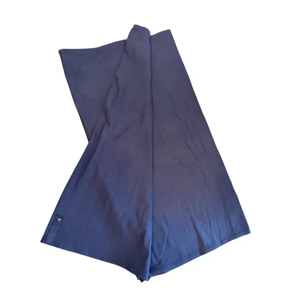 Lululemon women's black stretchy oversized scarf EUC - Image 2