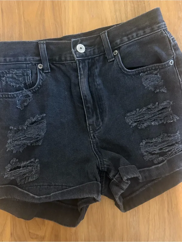 American Eagle Outfitters Black High-Rise Distressed Denim Shorts - Image 2