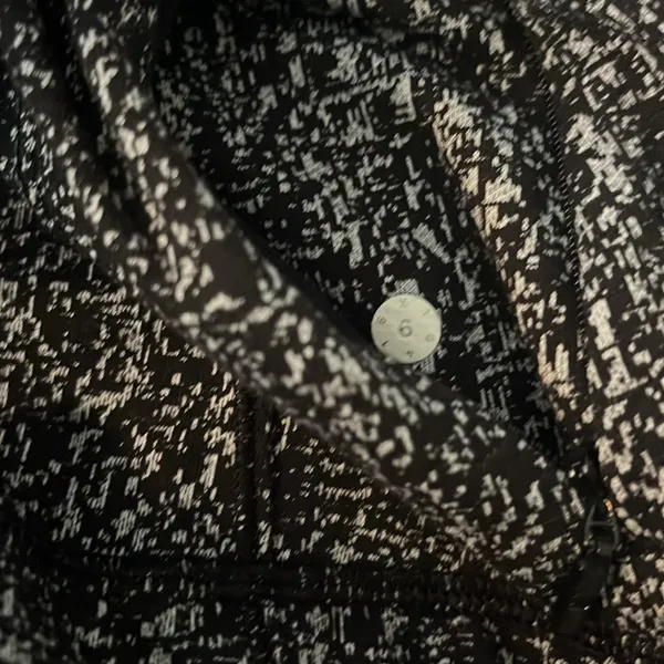 lululemon jacket size 6 - Image 10