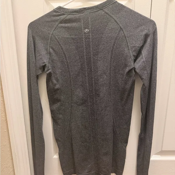 lululemon Swiftly Tech Long-Sleeve Hip Length - Size 4 - Image 2