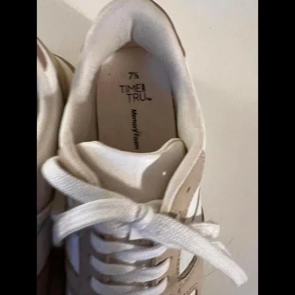 NWOT Time and Tru white and tan sneakers size 7.5 - Image 4