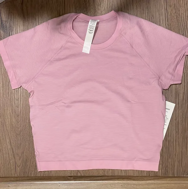 NWT Cropped Swiftly Tech Short Sleeve - Image 3