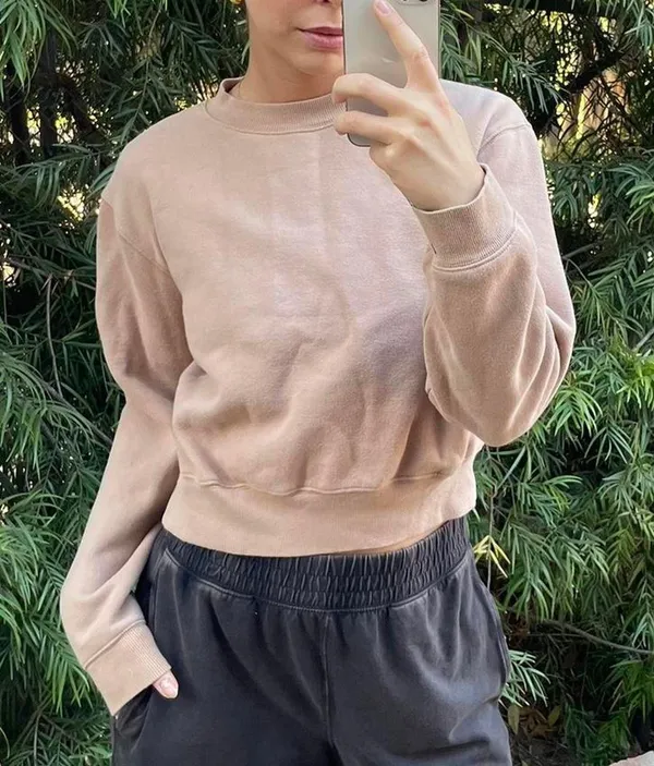 Aritzia TNA cropped tan crewneck sweatshirt sz s - Image 4