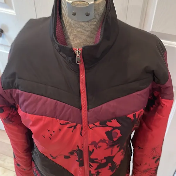 Patagonia nano puffer red and black flowered full zip insulatedjacket - Image 2