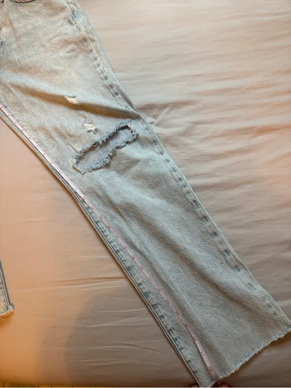 Alice + Olivia Amazing High Rise Boyfriend Jeans 27 Distressed Light Wash - Image 11