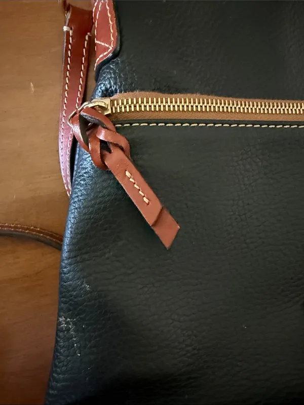 Vintage Dooney & Bourke “1975” Black Leather Shoulder Bag with Brown Trim - Image 4