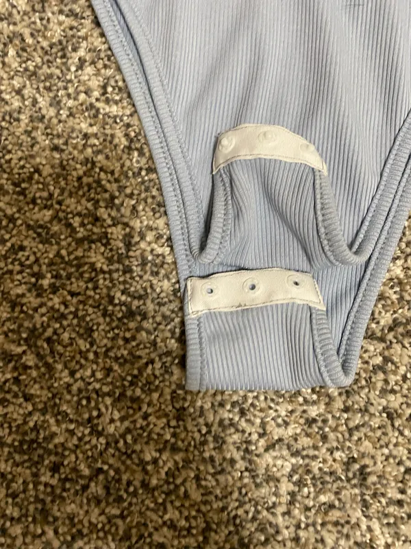 ROMWE Pastel Light Blue Scallop Edge V-Neck Ribbed Knit Bodysuit - Image 3