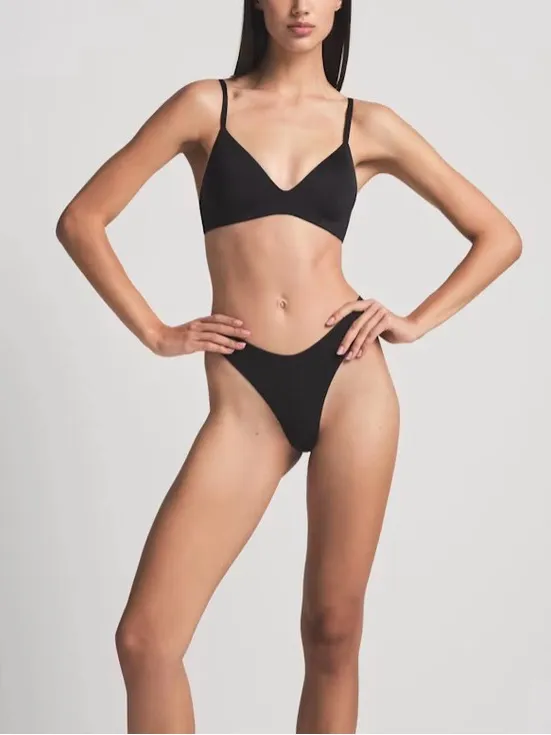 Brand new Skims wireless form push up plunge bra onyx black 36A - Image 2