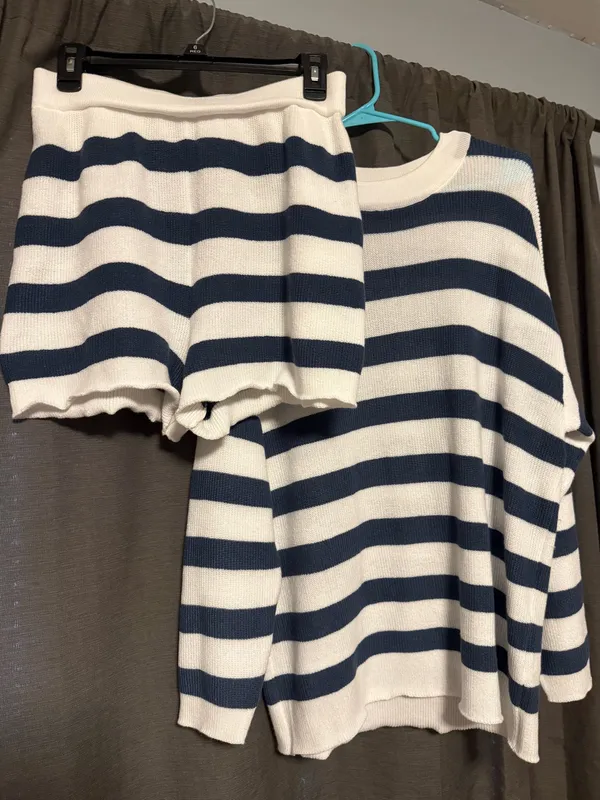 Striped Set Amazon Two-Piece Sweater Shorts - Image 2
