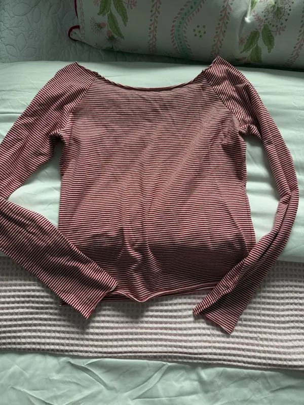 Brandy Melville Women's RED and WHITE long sleeve - Image 2