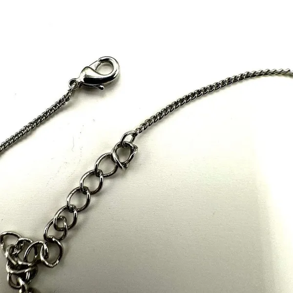 Silver tone rhinestone flower necklace Silver - Image 10