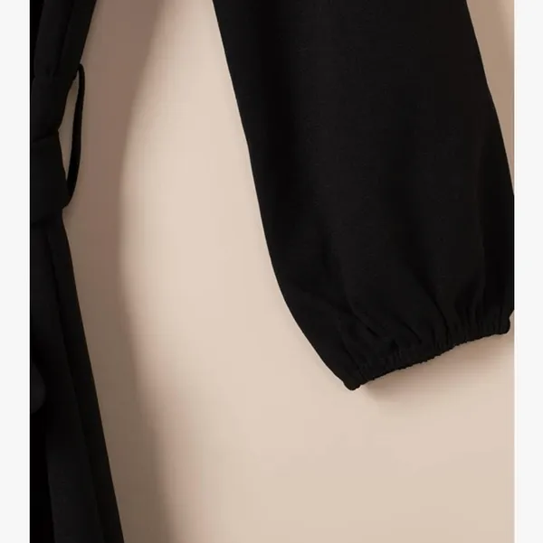 Long sleeve Jumpsuit in black size Large never worn but no tags , missin… - Image 3