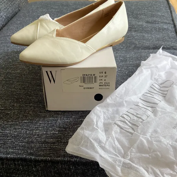 Dream Paris EUC Cream Flats Elegant Minimalist Design - Image 4