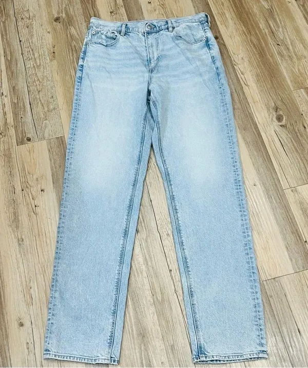 American Eagle Light Wash Mom Jeans size 14 XLong - Image 3