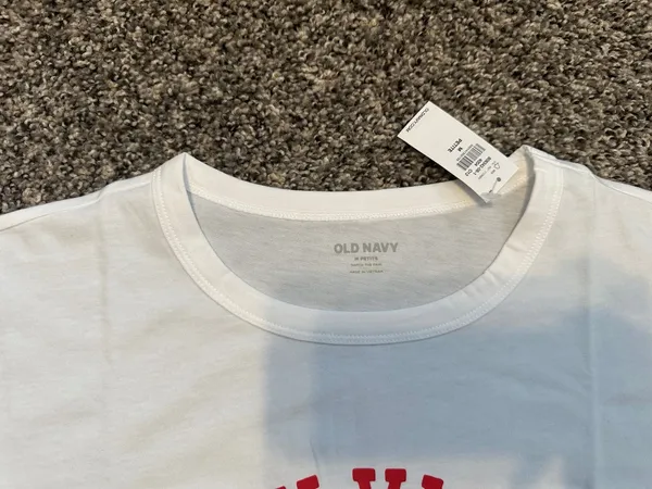 Old Navy Women’s Holiday Crewneck Graphic T-Shirt COZY VIBES Size M Petite NWT - Image 3