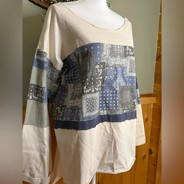 Oli & Hali Blue and Cream Patchwork Long Sleeve High/Low Top size Small - Image 4