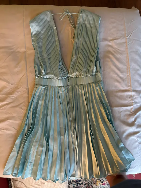 Abercrombie Plunge Pleated Mini Dress Medium NWT - Image 4