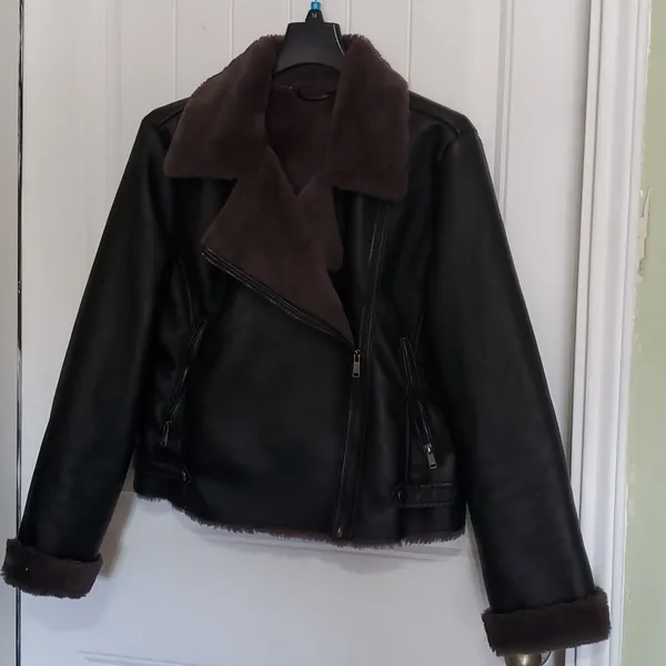 ANA FAUX LEATHER JACKETSIZE LARGE - Image 3