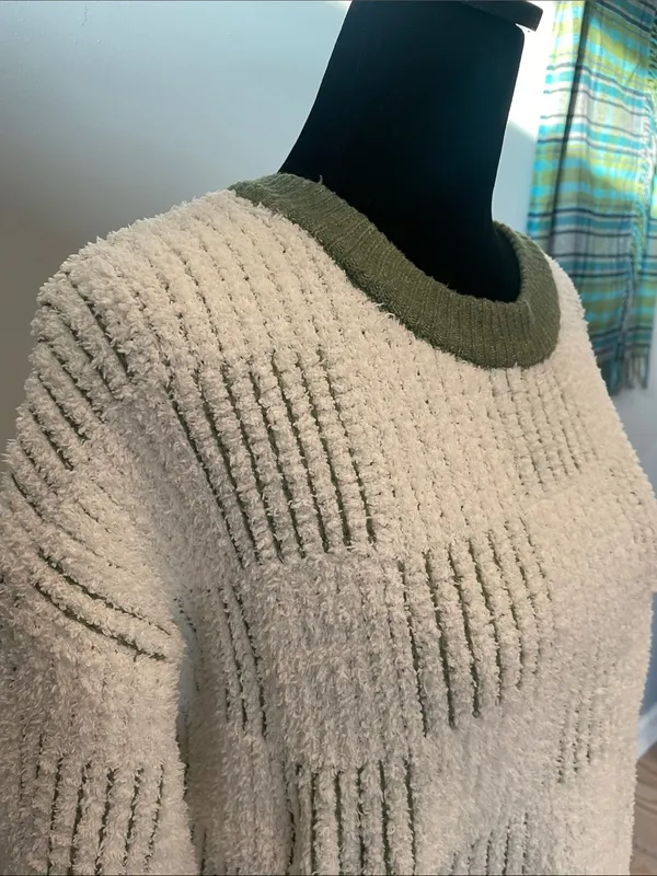 Off white and olive women’s sweater by Bearpaw medium - Image 2