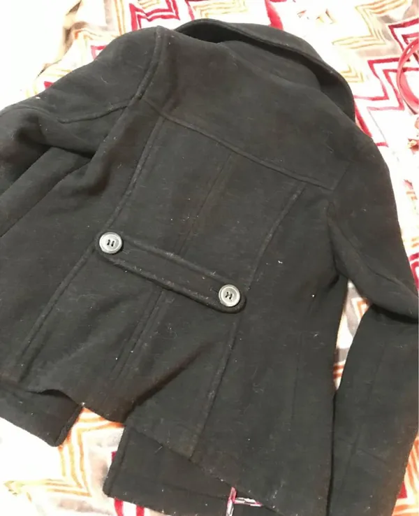 Aeropostale Black winter coat. It is thick. Has pockets. Size small. Will keep you warm. - Image 3