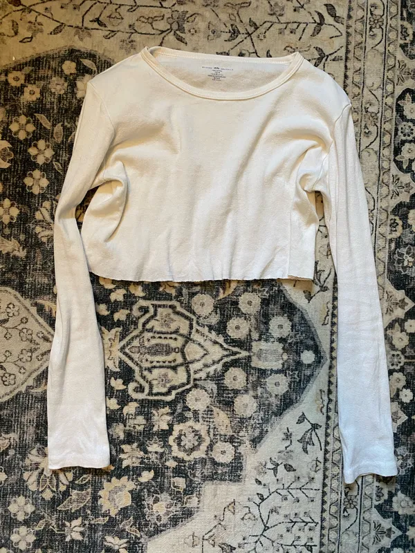 Brandy Melville Ribbed White Long Sleeve Crop Top - Image 2