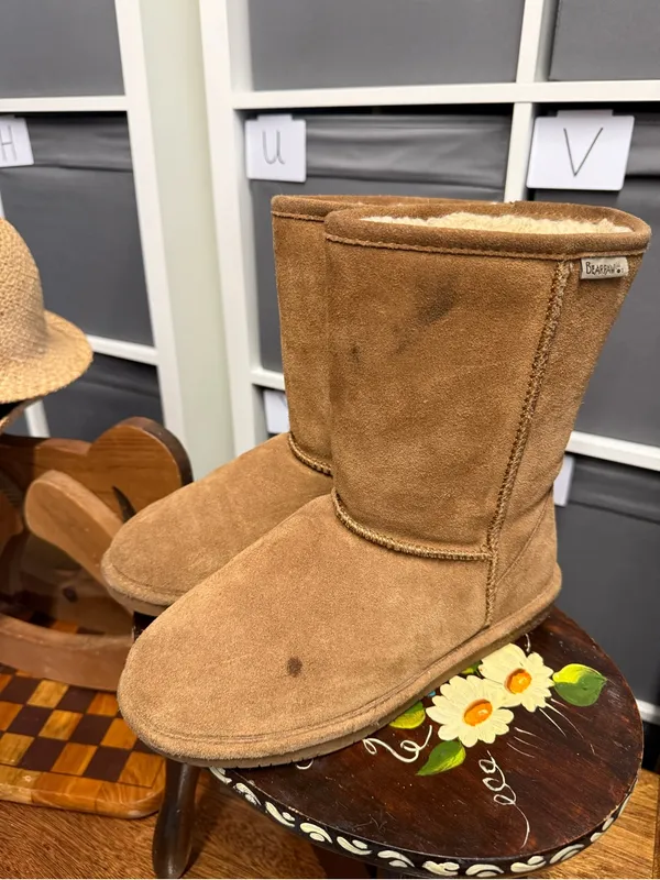 Bearpaw Emma Short Hickory Classic Chestnut Suede Boots - Image 4