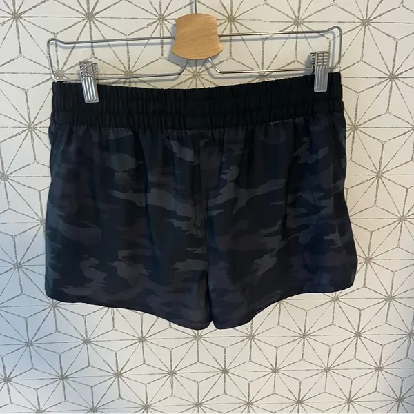 Vuori Clementine Camo Short - Image 4