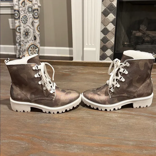 Kendall + Kylie Women’s Boots Size 6.5 New Camo Combat‎ Lace-Up Lug Sole - Image 2