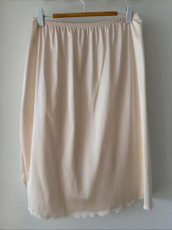 Vintage 70s Vanity Fair Antron III Nylon Midi Slip Skirt Nude Med L - Image 2