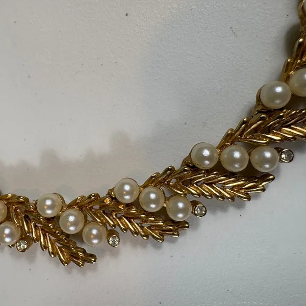 Vintage‎ Trifari Gold Tone Faux Pearl Leaf Necklace & Bracelet Set - Image 3