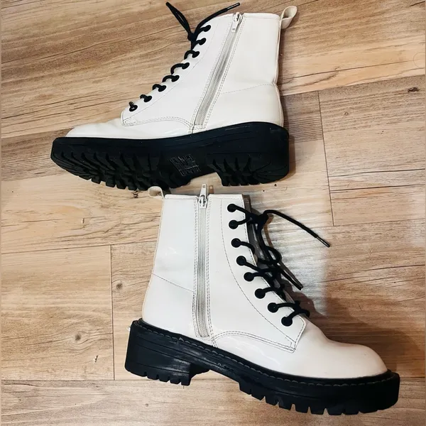Forever 21 white combat boots Martan style size 6 - Image 4