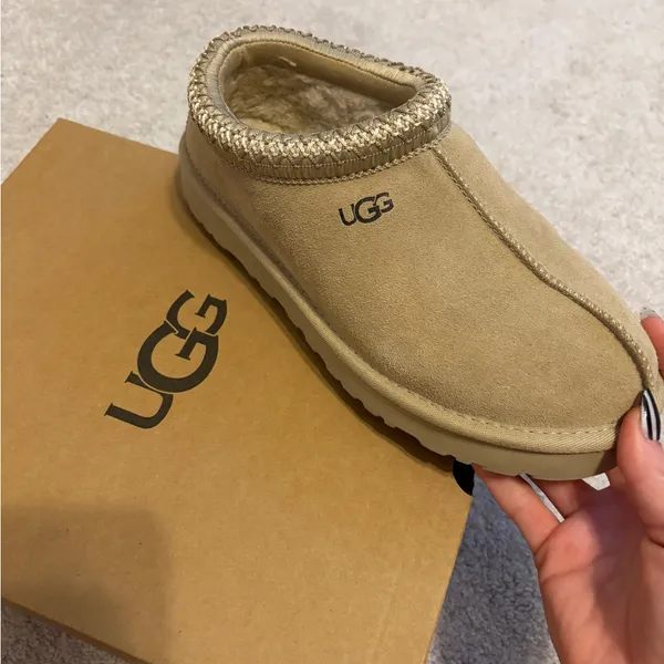 UGG tan tasmans - Image 3