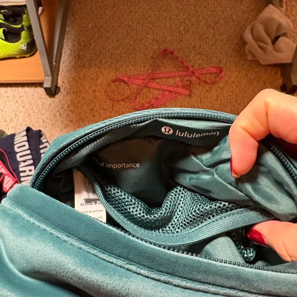 Lululemon Feeling Ready Mini Velour Pouch NWT SOLD OUT Color: Green Jasper - Image 6