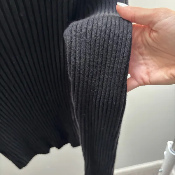 Hollister Black Ribbed Crewneck Long-Sleeve Fitted Sweater - Image 5