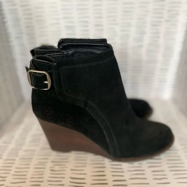 Lucky Brand Black Suede Wedge‎ Ankle Booties Buckle Detail Size 8.5 M Women - Image 4