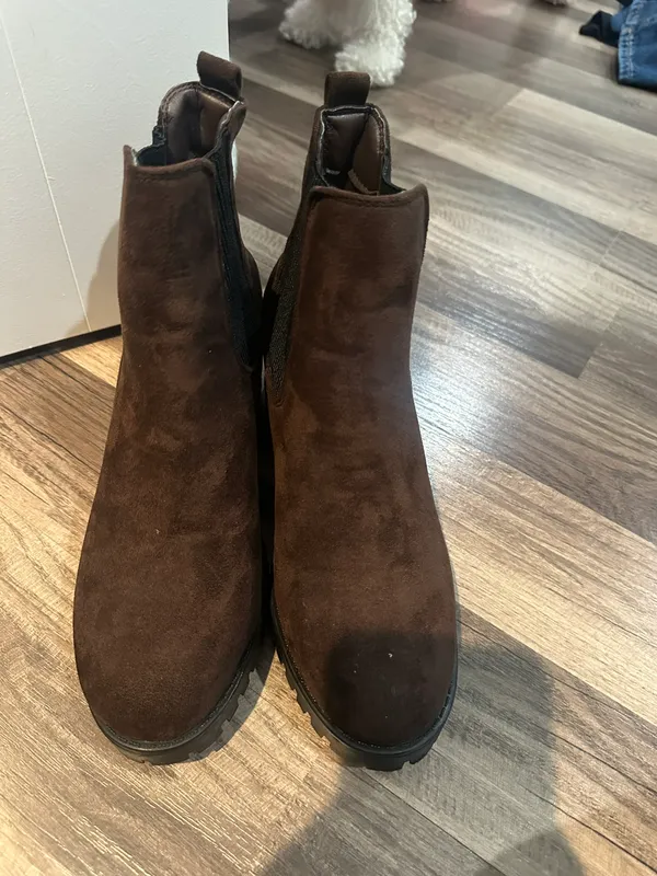boots Size 8 - Image 2