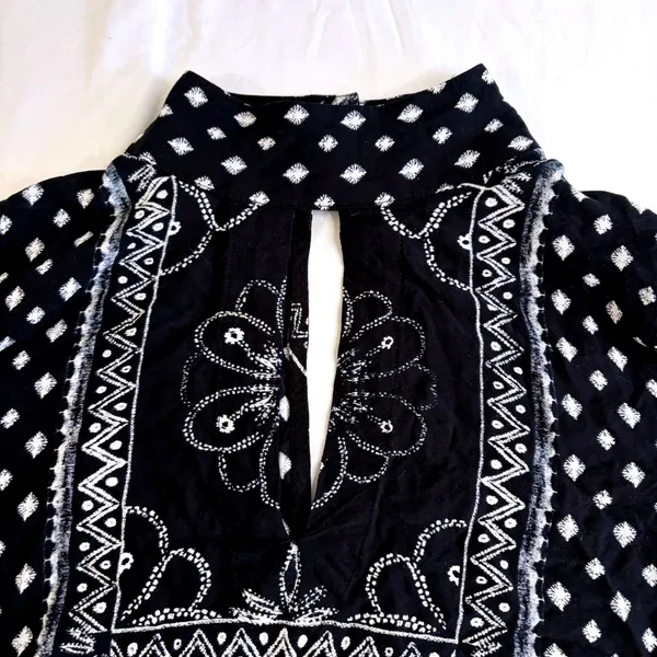 Rip Curl Womens Small Black White Geometric Print Mock Neck Keyhole Blouse Top‎ - Image 5
