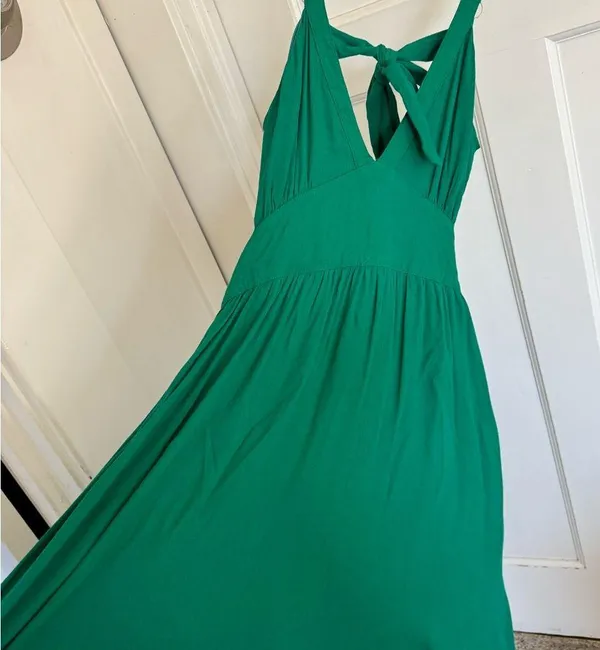 Lulus green tie back midi dress size large. - Image 2