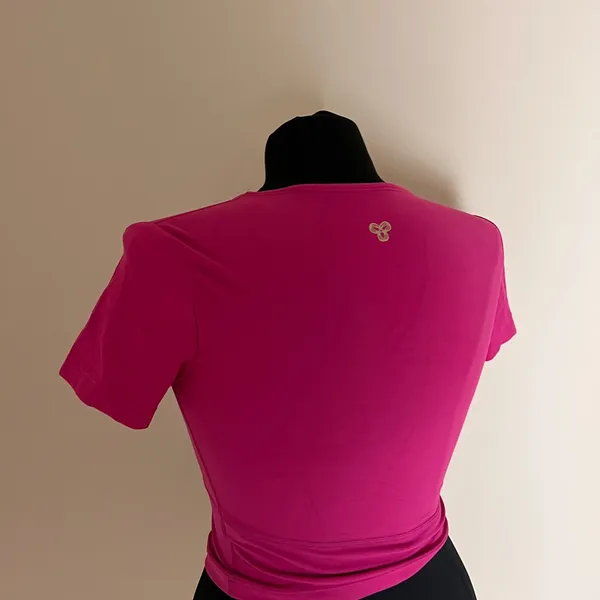 Aritzia Golden Fuchsia Crop Top - Image 2