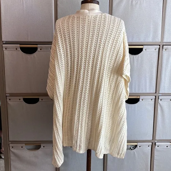 Gap Crochet poncho - Image 4