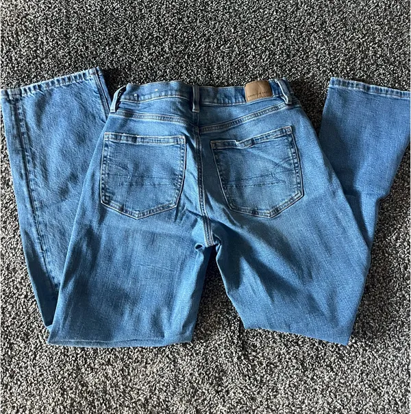 American Eagle Low-Rise Baggy Straight Jeans - Image 2