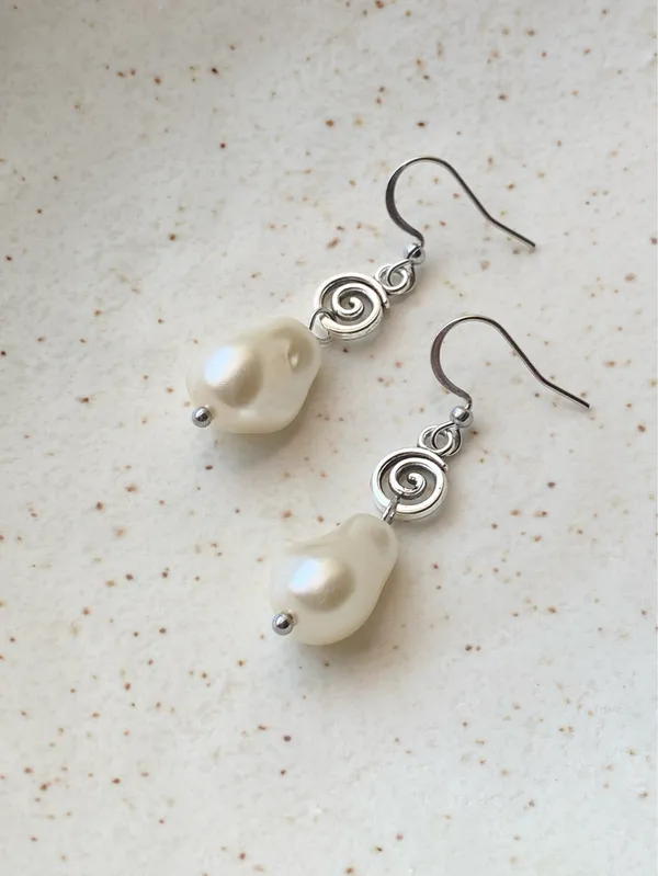 Handmade cute funky fairy style baroque pearl & spiral dangle earrings🩵 - Image 6