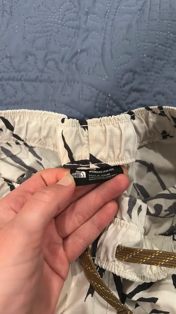 North face shorts  - Image 6