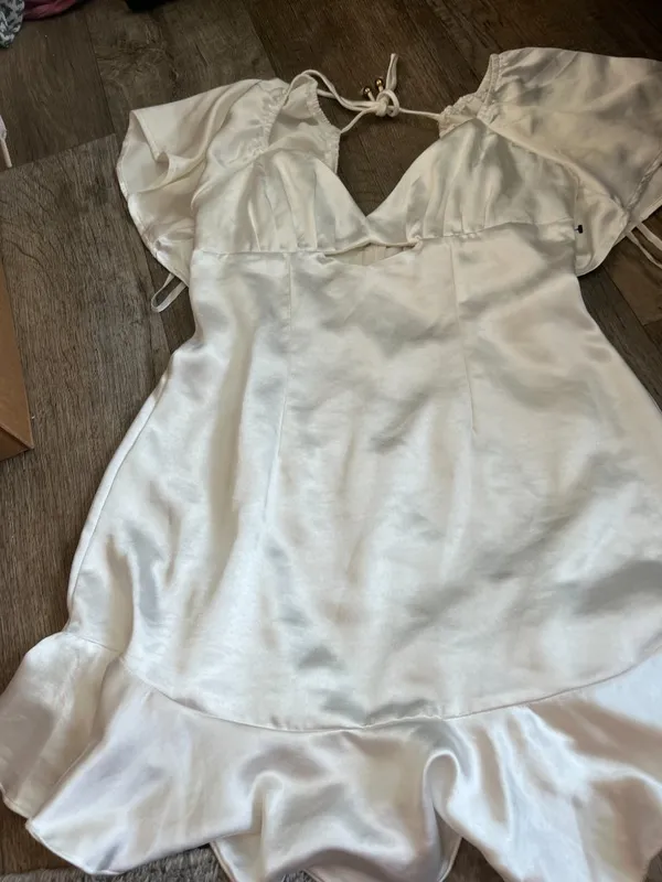 Selfie Leslie Eyes On You Pleated Bust Angel Sleeve Ruffle Hem Dress White - Image 5