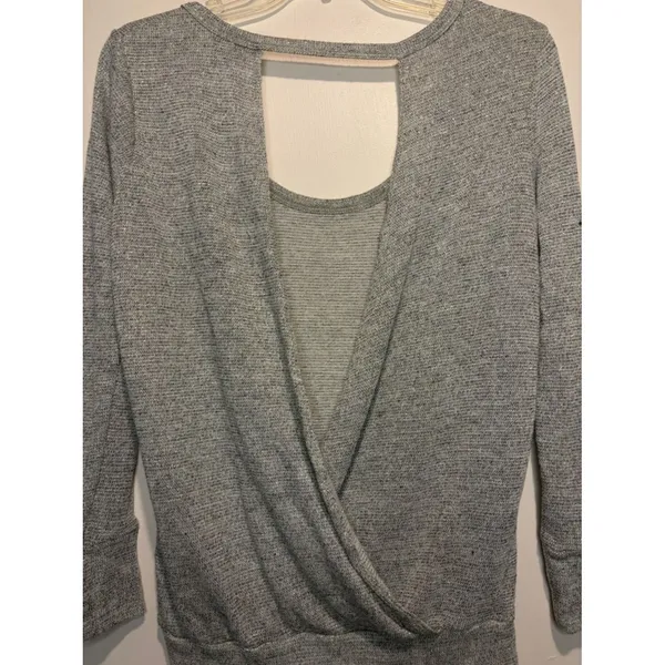 Beyond Yoga Cut Out V Drape Back Detail Long Sleeve Metallic Gold Cream Size XS - Image 4